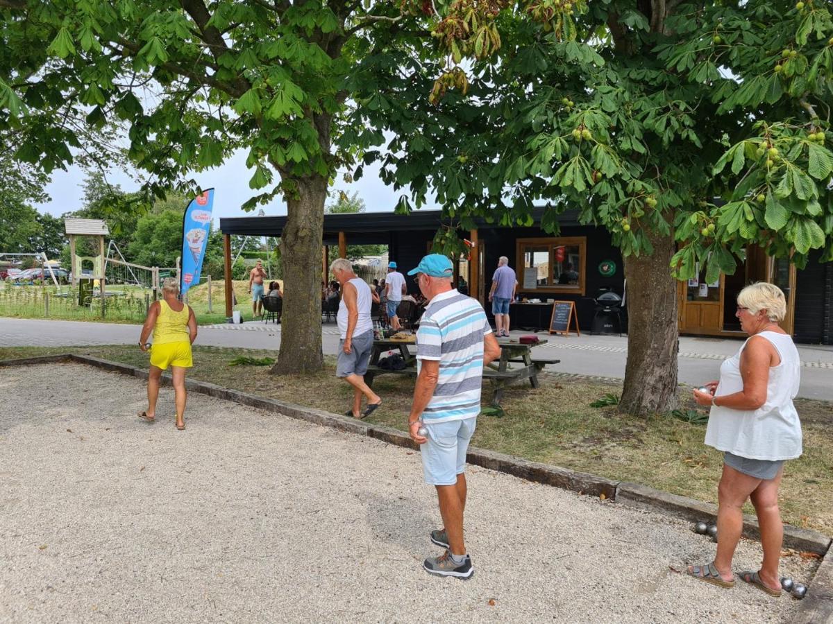 Chalet 550 Op Recreatiepark De Wielen Sint Maarten Luaran gambar